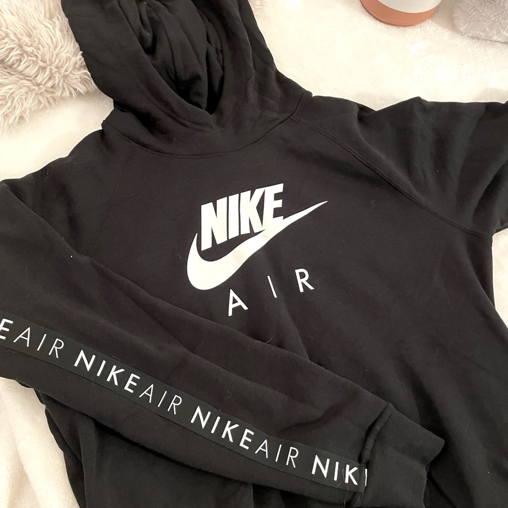 Nike- women’s Nike air hoodie- black